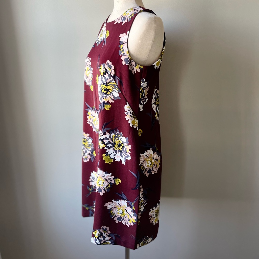 Ann Taylor Factory | Sleeveless Floral Shift Dress | Maroon | Size 6P - Picture 2 of 8
